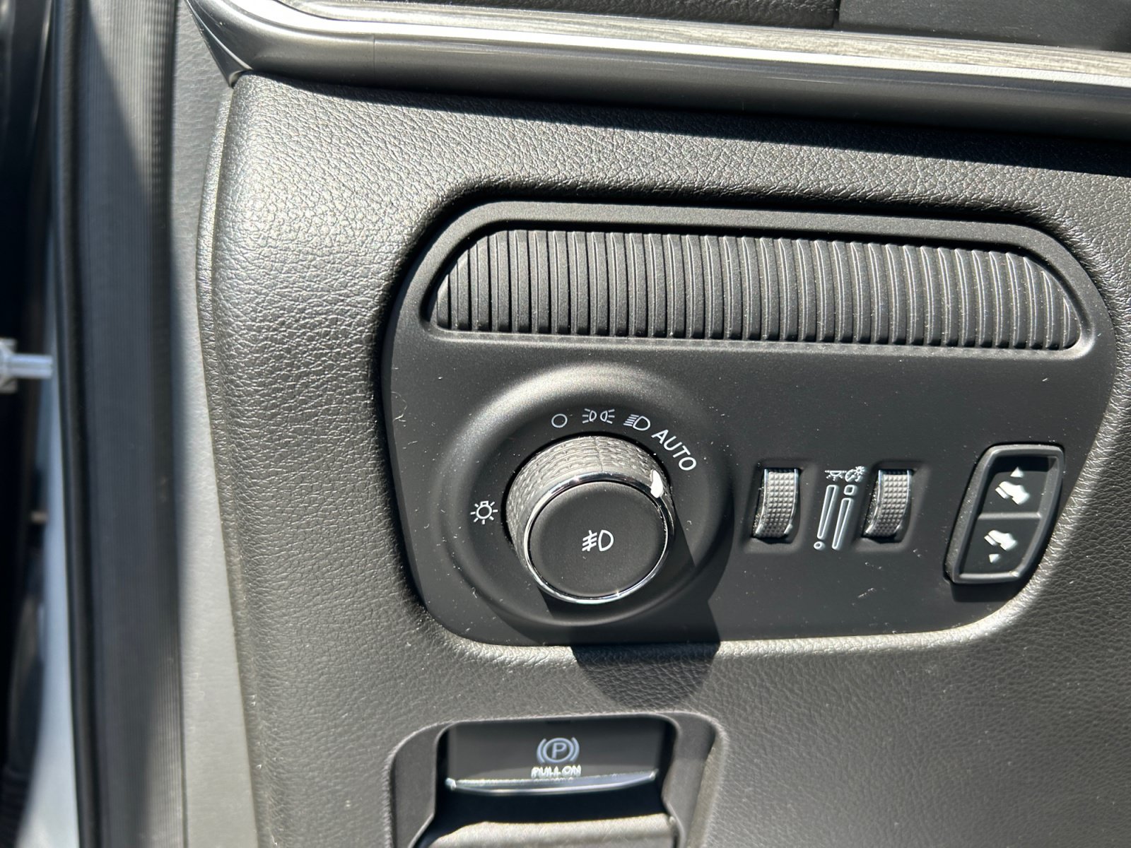 Used 2024 Jeep Wagoneer L Series II w/ Flexible Seating Group RWD image 18