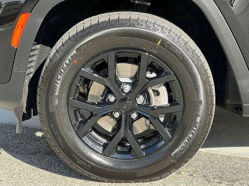 New 2025 Jeep Grand Cherokee Altitude image 26