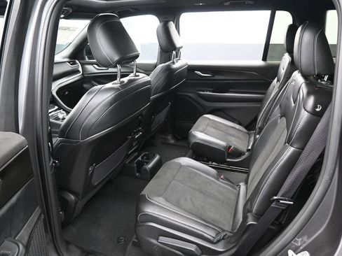 Used 2023 Jeep Grand Cherokee L Laredo AWD/4WD image 33