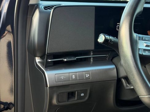 Used 2025 Hyundai Kona SEL FWD image 8