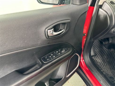 Certified 2021 Jeep Compass Latitude image 17