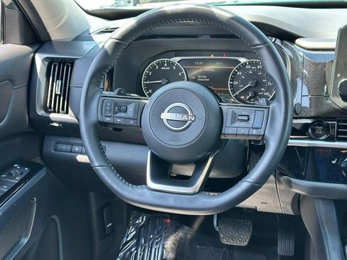 Used 2025 Nissan Pathfinder SL AWD/4WD image 14