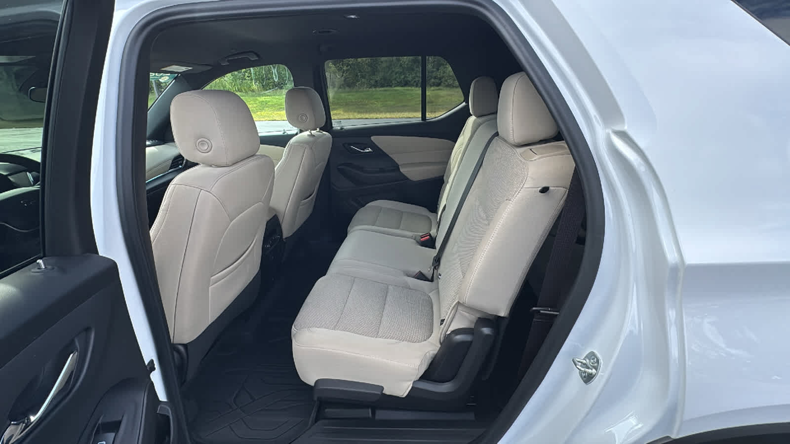 Certified 2023 Chevrolet Traverse LS w/ Midnight/Sport Edition AWD/4WD image 15