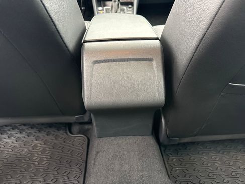 Certified 2025 Volkswagen Jetta SE w/ Sunroof Package image 38