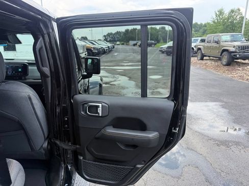 Used 2025 Jeep Wrangler Unlimited Sahara AWD/4WD image 54