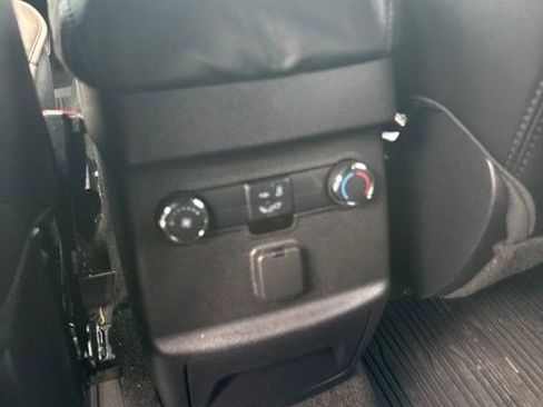 Used 2017 Ford Explorer XLT w/ Equipment Group 202A FWD image 15