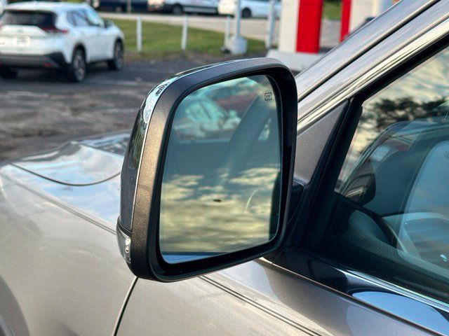 Used 2017 Jeep Grand Cherokee Limited w/ Trailer Tow Group IV AWD/4WD image 10