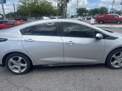 Used 2017 Chevrolet Volt LT FWD image 4