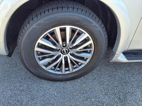 Used 2024 Nissan Armada SL w/ Captain's Chairs Package image 5