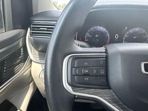 Used 2023 Jeep Wagoneer L Series II AWD/4WD image 27