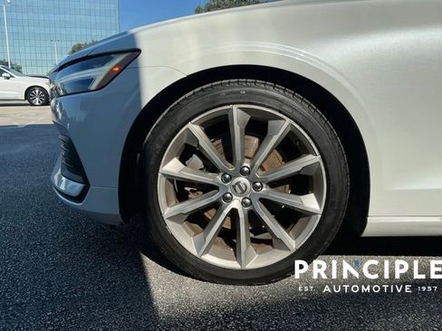 Used 2020 Volvo V60 T5 Momentum FWD image 5