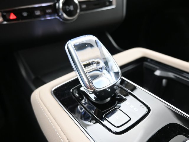 New 2026 Volvo XC90 T8 Plus w/ Protection Package Premier AWD/4WD image 13