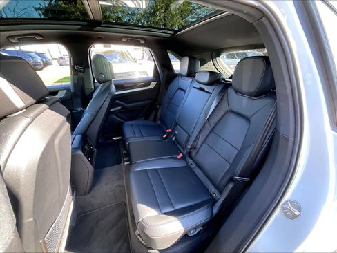 Used 2024 Porsche Cayenne AWD/4WD image 28