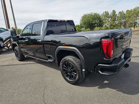 Used 2021 GMC Sierra 2500 Denali w/ Denali Black Diamond Edition AWD/4WD image 3