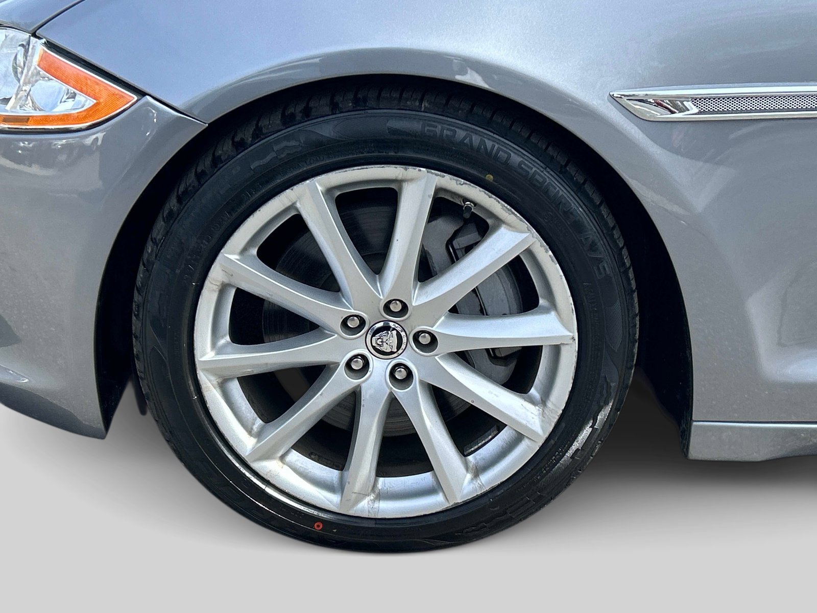 Used 2012 Jaguar XJ RWD image 9