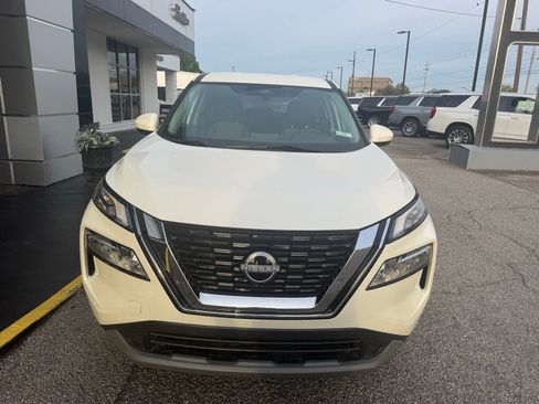 Used 2023 Nissan Rogue SV image 7
