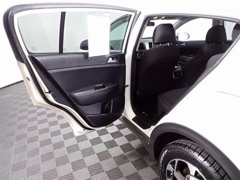 Used 2022 Kia Sportage LX image 22