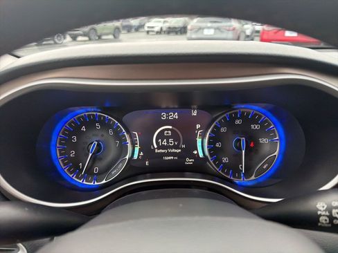 Used 2018 Chrysler Pacifica Touring-L w/ Advanced Safetytec Group image 30