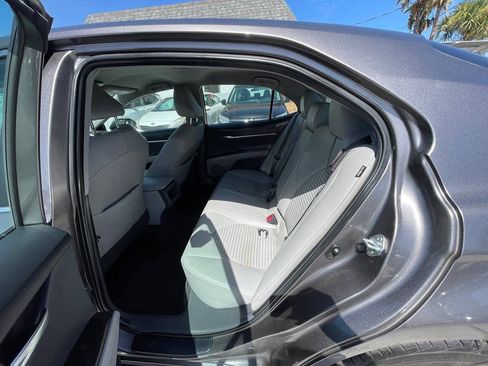Used 2021 Toyota Camry SE FWD image 10