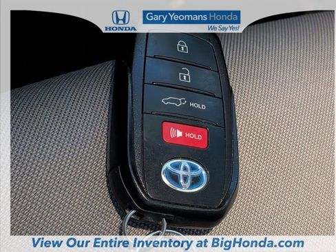 Used 2021 Toyota Venza LE AWD/4WD image 34