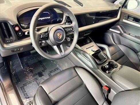 Used 2026 Porsche Cayenne AWD/4WD image 4