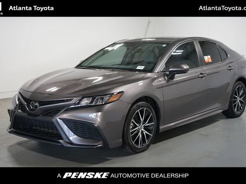 Used 2023 Toyota Camry SE image 1