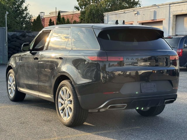 Used 2025 Land Rover Range Rover Sport SE AWD/4WD image 8