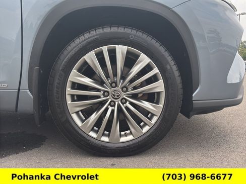 Used 2023 Toyota Highlander Platinum AWD/4WD image 32