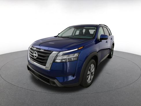 Used 2025 Nissan Pathfinder SV AWD/4WD image 3
