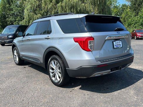 Used 2023 Ford Explorer XLT w/ Equipment Group 202A AWD/4WD image 3