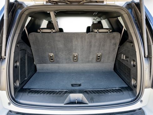 Used 2021 Chevrolet Tahoe LT w/ LT Signature Package RWD image 28