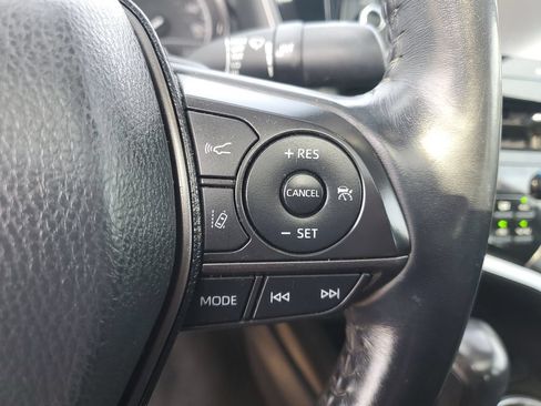 Used 2021 Toyota Camry SE w/ Cold Weather Package FWD image 14