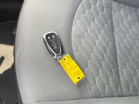 Used 2019 Chevrolet Equinox LS FWD image 25