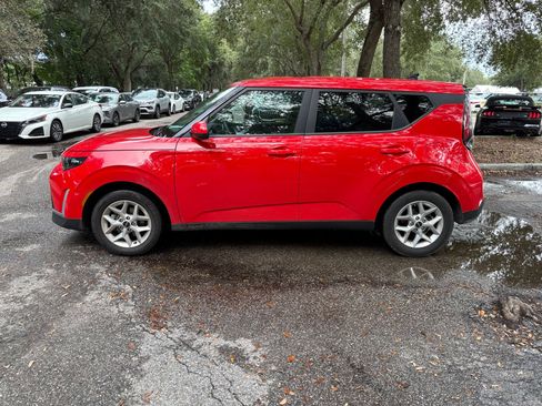 Used 2025 Kia Soul LX w/ LX Technology Package FWD image 18