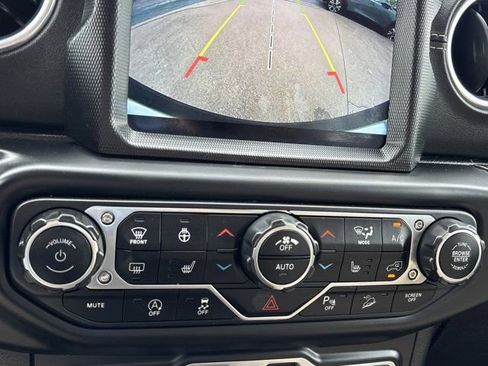 Used 2018 Jeep Wrangler Unlimited Sahara AWD/4WD image 34