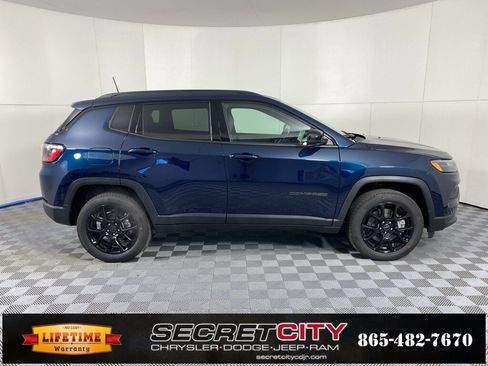 New 2026 Jeep Compass Latitude image 8