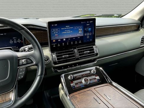 Used 2022 Lincoln Navigator Black Label AWD/4WD image 9