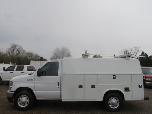 Used 2023 Ford E-350 and Econoline 350 Super Duty w/ Power Windows & Locks Group image 10