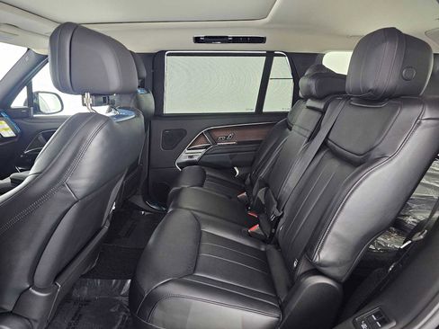 New 2026 Land Rover Range Rover Long Wheelbase SE AWD/4WD image 18