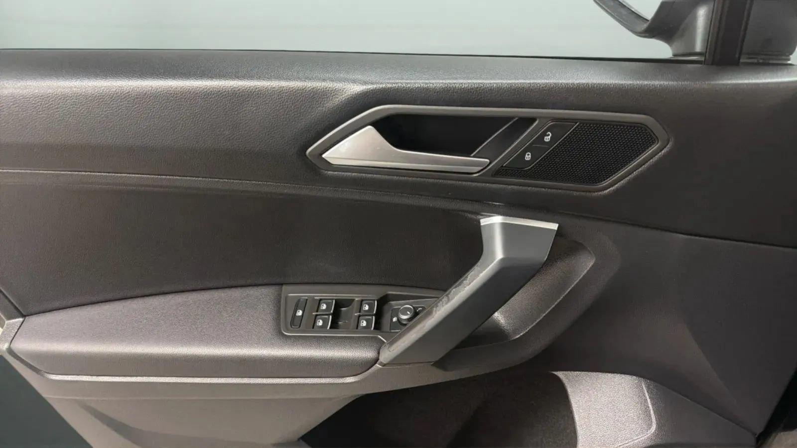 Used 2019 Volkswagen Tiguan S FWD image 17