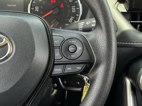 Used 2022 Toyota RAV4 LE AWD/4WD image 16