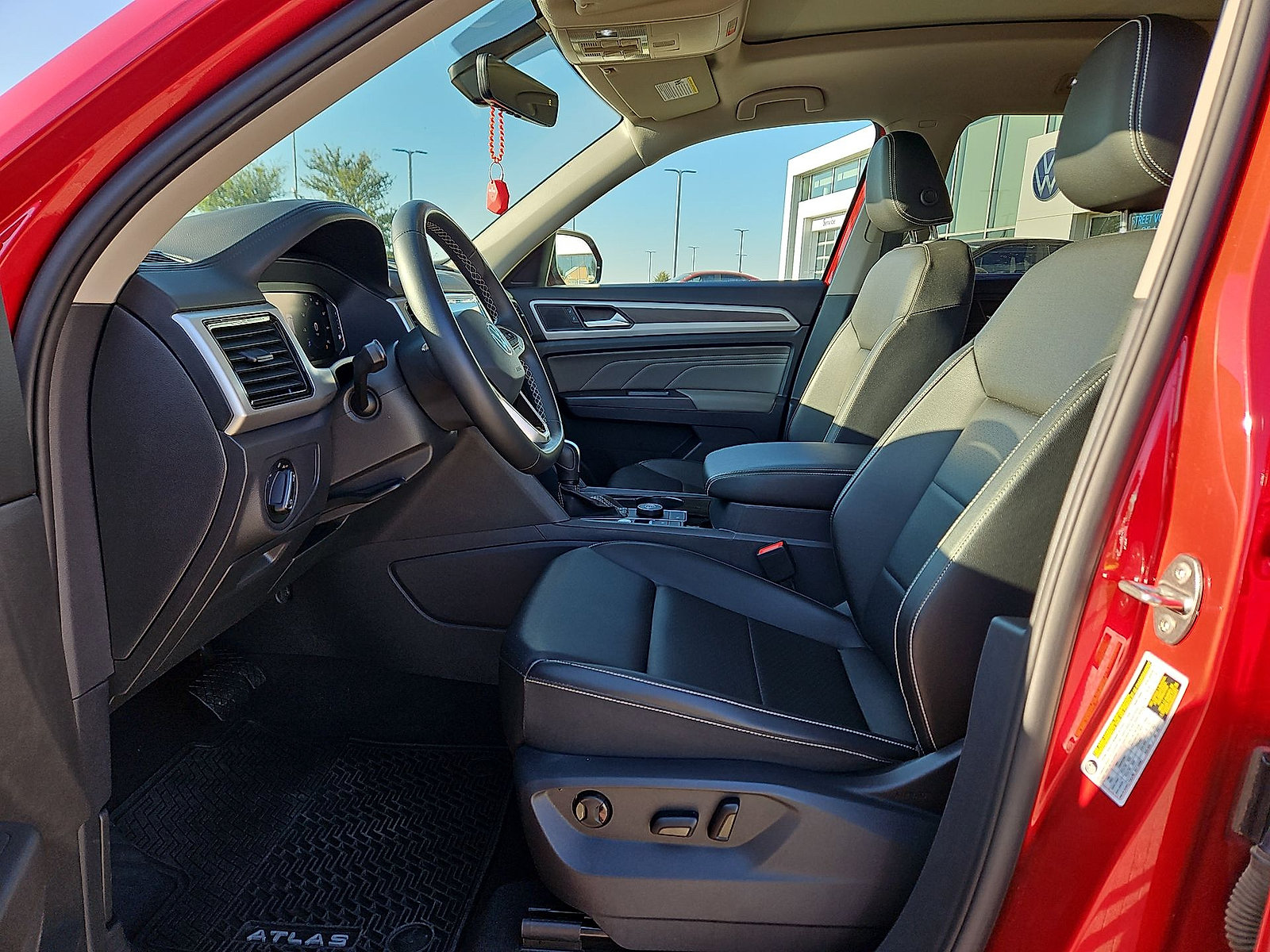 Certified 2023 Volkswagen Atlas SE w/ Panoramic Sunroof Package AWD/4WD image 16