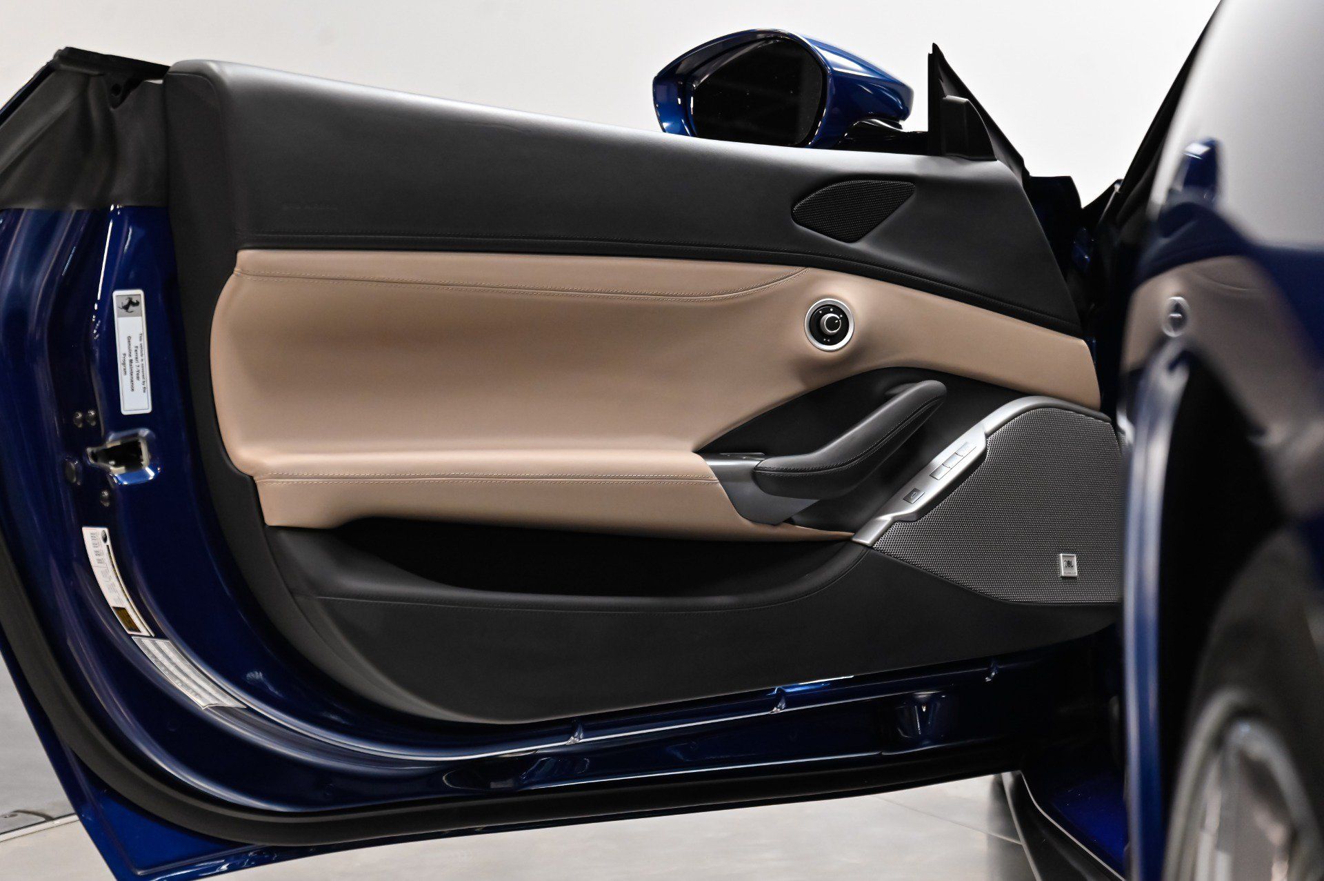 Used 2019 Ferrari Portofino RWD image 40