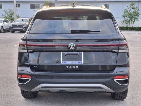 New 2026 Volkswagen Taos SE FWD image 4