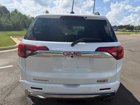 Used 2017 GMC Acadia Denali w/ Technology Package FWD image 9