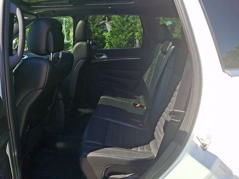 Used 2018 Jeep Grand Cherokee Limited AWD/4WD image 8