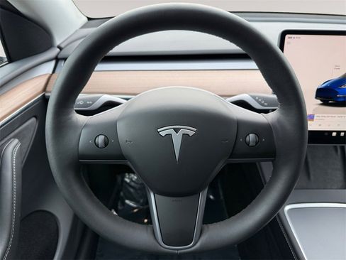 Used 2024 Tesla Model Y Long Range image 12