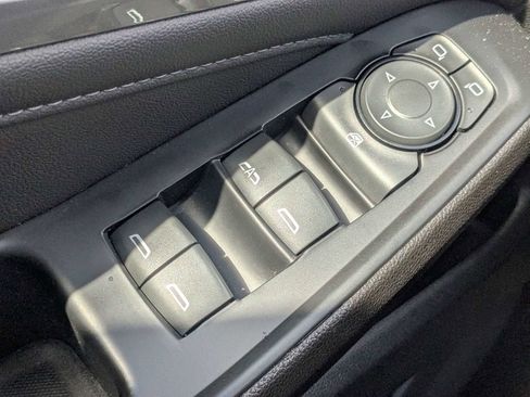 Used 2023 Chevrolet Traverse LT FWD image 27