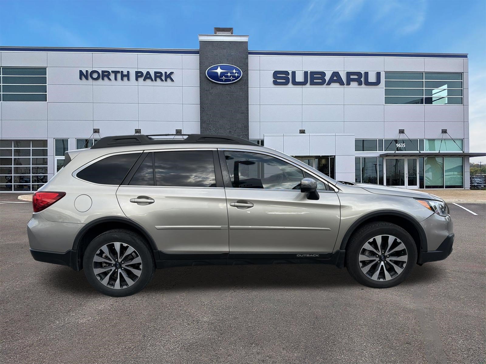 Used 2016 Subaru Outback 3.6R Limited AWD/4WD image 2