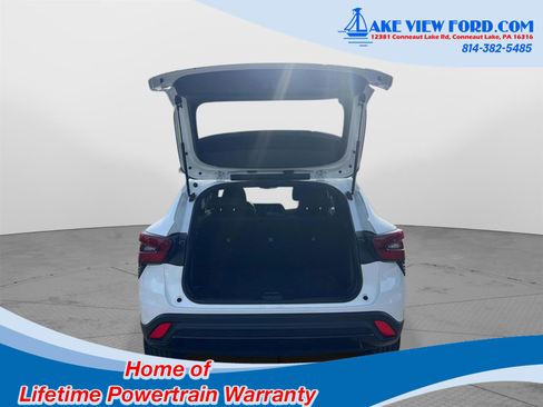 Used 2024 Chevrolet Trax RS w/ Sunroof Package FWD image 7